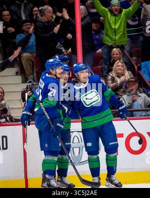22. Februar 2020: Canucks verließ den Flügel Tanner Pearson (70) und feierte mit seinen Teamkollegen Canucks den Flügel Loui Eriksson (21) und das Canucks Center Bo Horvat (53) nach seinem Tor während des NHL-Spiels zwischen den Boston Bruins und den Vancouver Canucks in der Rogers Arena in Vancouver, Kanada. Dom Gagne/CSM(Kreditbild: &Copy; Dom Gagne/CSM via ZUMA Wire) Stockfoto