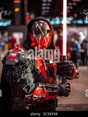 28. Februar 2020, Chicago, Illinois, USA: Ein hevily gepanzerter Sith Cosplayer auf der C2E2 (Foto: © Chris Riha/ZUMA Wire) Stockfoto