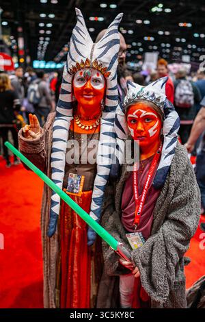 Februar 2020, Chicago, Illinois, USA: Mutter und Tochter Togruta Jedi Cosplayers auf der C2E2 (Foto: © Chris Riha/ZUMA Wire) Stockfoto