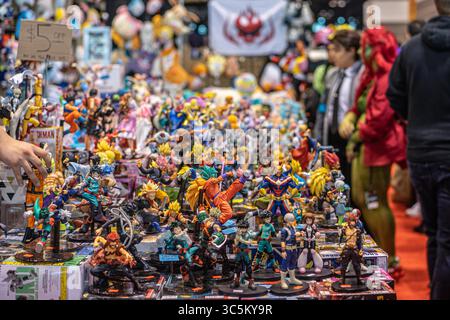 Februar 2020, Chicago, Illinois, USA: Waren und Statuen zum Verkauf auf der C2E2 (Bild: © Chris Riha/ZUMA Wire) Stockfoto