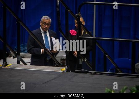 Der Kongressabgeordnete Bobby Scott (D-VA03) wartet auf die Rede bei der Gedenkfeier von Katherine Johnson im Convocation Center der Hampton University. Der Kongressabgeordnete Scott sagte, dass er von Mrs. Johnsons Beitrag für Amerika nicht wusste, bis der Film „Hidden Figures“ 2016 veröffentlicht wurde. Johnson war ein Mathematiker der NASA, dessen Berechnungen der Orbitalmechanik entscheidend für den Erfolg der frühen US-Raumflüge waren. Johnson war ein Mathematiker der NASA, dessen Berechnungen der Orbitalmechanik entscheidend für den Erfolg früherer US-Raumflüge waren. (Kreditbild: © John C. C. C. Stockfoto