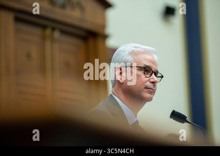 10. März 2020, Washington, District of Columbia, USA: Charles W. scharf, Chief Executive Officer (CEO) und President von Wells Fargo & Company, bezeugt am Dienstag, den 10. März 2020, vor dem United States House Committee on Financial Services im Kapitol der Vereinigten Staaten in Washington D.C., USA. Quelle: Stefani Reynolds/CNP (Bild: © Stefani Reynolds/CNP via ZUMA Wire) Stockfoto