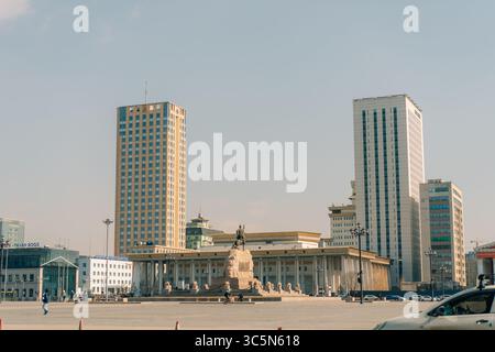 Blue Sky Tower und Ulaanbaatar, Mongolei - 2. märz 2025. Hochwertige Fotos Stockfoto