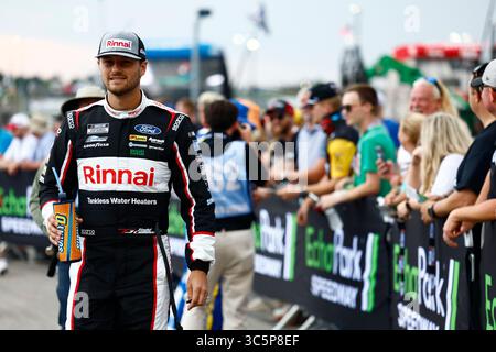 Hampton, GA, USA. Juni 2025. Todd Gilliland (38) aus Huntington Beach, KALIFORNIEN, unterzeichnet Autogramme vor dem Quaker State 400 in Hampton, GA. (Kreditbild: © Walter G. Arce Sr./ASP via ZUMA Press Wire) NUR REDAKTIONELLE VERWENDUNG! Nicht für kommerzielle ZWECKE! Stockfoto