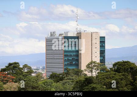 Juni 2019: 19.06.2019. San JosÃÂ. Tomas de varios edificios de San JosÃÂ desde la azotea del Tribunal Supremo de Elecciones. EN la Foto: Instituto Nacional de Seguros. Foto: Albert MarÃÂ­n. (Bild: © Albert MarÃÂ­N/La Nacion Via ZUMA Press) Stockfoto