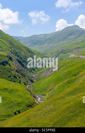 Die wunderschöne Berglandschaft von Upper Khevsureti, Georgien. Reisen Stockfoto