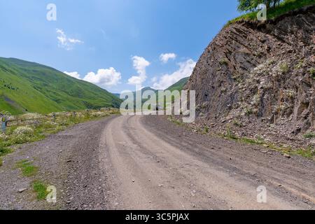 Die wunderschöne Berglandschaft von Upper Khevsureti, Georgien. Reisen Stockfoto