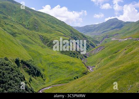 Die wunderschöne Berglandschaft von Upper Khevsureti, Georgien. Reisen Stockfoto