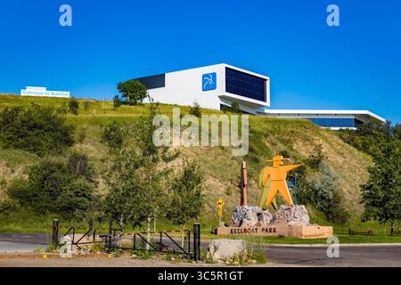 Bismarck, ND, USA - 08. Juli 2025: Das moderne Äußere des North Dakota Gateway to Science Building in Bismarck Stockfoto