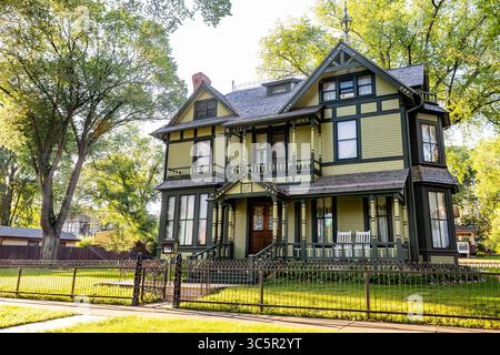 Bismarck, ND, USA - 08. Juli 2025: Das wunderschön restaurierte viktorianische ehemalige Governors Mansion in Bismarck Stockfoto