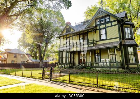 Bismarck, ND, USA - 08. Juli 2025: Das wunderschön restaurierte viktorianische ehemalige Governors Mansion in Bismarck Stockfoto