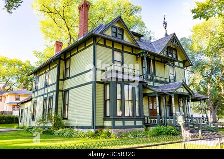 Bismarck, ND, USA - 08. Juli 2025: Das wunderschön restaurierte viktorianische ehemalige Governors Mansion in Bismarck Stockfoto
