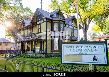 Bismarck, ND, USA - 08. Juli 2025: Das wunderschön restaurierte viktorianische ehemalige Governors Mansion in Bismarck Stockfoto