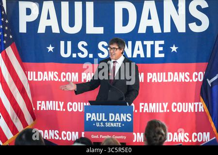Charleston, Vereinigte Staaten Von Amerika. 30. Juli 2025. Charleston, Vereinigte Staaten von Amerika. 30. Juli 2025. Paul Dans, Architekt des Projekts 2025, gab seine Rede vor, nachdem er seine Kandidatur in der GOP Senate Primary im Old Exchange Building am 30. Juli 2025 in Charleston, South Carolina, angekündigt hatte. Dans schließt sich einer Menge konservativer Parteien an, die sich dafür einsetzen, den Sitz der seit langem amtierenden republikanischen Senatorin Lyndsey Graham aufzuheben. Quelle: Richard Ellis/Richard Ellis/Alamy Live News Stockfoto