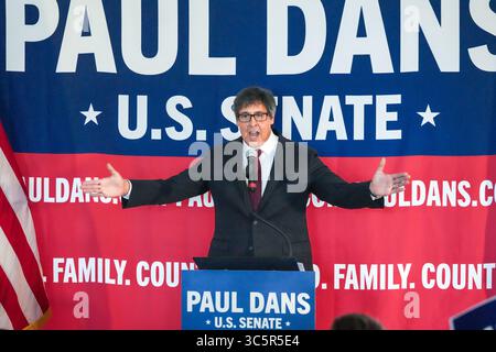 Charleston, Vereinigte Staaten Von Amerika. 30. Juli 2025. Charleston, Vereinigte Staaten von Amerika. 30. Juli 2025. Paul Dans, Architekt des Projekts 2025, gab seine Rede vor, nachdem er seine Kandidatur in der GOP Senate Primary im Old Exchange Building am 30. Juli 2025 in Charleston, South Carolina, angekündigt hatte. Dans schließt sich einer Menge konservativer Parteien an, die sich dafür einsetzen, den Sitz der seit langem amtierenden republikanischen Senatorin Lyndsey Graham aufzuheben. Quelle: Richard Ellis/Richard Ellis/Alamy Live News Stockfoto