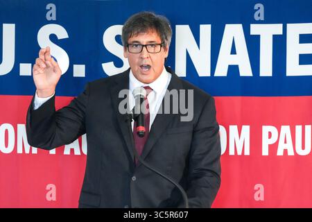 Charleston, Vereinigte Staaten Von Amerika. 30. Juli 2025. Charleston, Vereinigte Staaten von Amerika. 30. Juli 2025. Paul Dans, Architekt des Projekts 2025, gab seine Rede vor, nachdem er seine Kandidatur in der GOP Senate Primary im Old Exchange Building am 30. Juli 2025 in Charleston, South Carolina, angekündigt hatte. Dans schließt sich einer Menge konservativer Parteien an, die sich dafür einsetzen, den Sitz der seit langem amtierenden republikanischen Senatorin Lyndsey Graham aufzuheben. Quelle: Richard Ellis/Richard Ellis/Alamy Live News Stockfoto