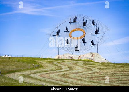 Regent, ND, USA - 13. Juli 2025: The Monumental Gänse in Flight Sculpture, ein Guinness-Weltrekord für größte Schrottkunst Stockfoto