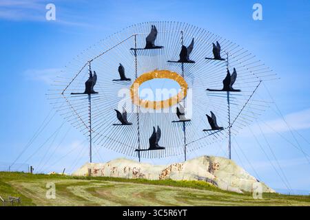 Regent, ND, USA - 13. Juli 2025: The Monumental Gänse in Flight Sculpture, ein Guinness-Weltrekord für größte Schrottkunst Stockfoto