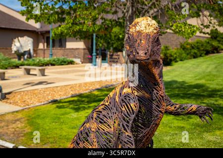 Dickinson, ND, USA - 13. Juli 2025: Der einladende Eingang zum Badlands Dinosaur Museum in Dickinson, North Dakota Stockfoto