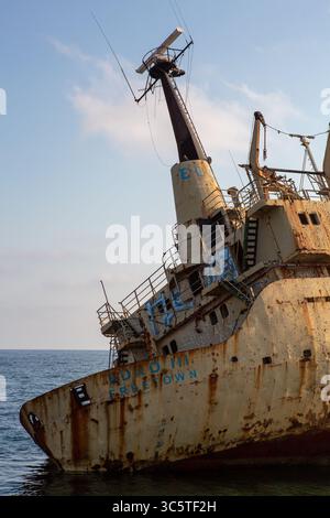 Das Schiff EDRO III lief am 8. Oktober 2011 auf Grund nach Zypern im Gebiet der ​​the Maritime Caves vor Pegeia in der Grafschaft Paphos Stockfoto