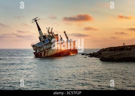 Das Schiff EDRO III lief am 8. Oktober 2011 auf Grund nach Zypern im Gebiet der ​​the Maritime Caves vor Pegeia in der Grafschaft Paphos Stockfoto
