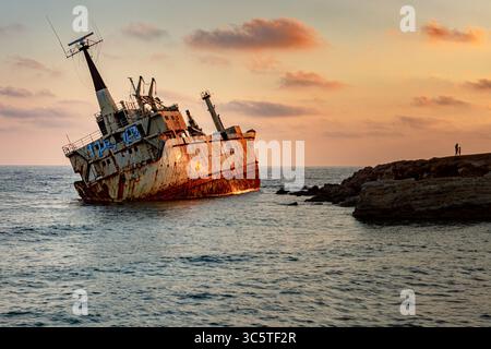 Das Schiff EDRO III lief am 8. Oktober 2011 auf Grund nach Zypern im Gebiet der ​​the Maritime Caves vor Pegeia in der Grafschaft Paphos Stockfoto