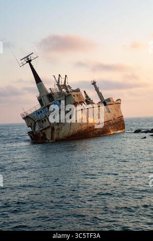Das Schiff EDRO III lief am 8. Oktober 2011 auf Grund nach Zypern im Gebiet der ​​the Maritime Caves vor Pegeia in der Grafschaft Paphos Stockfoto