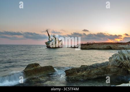 Das Schiff EDRO III lief am 8. Oktober 2011 auf Grund nach Zypern im Gebiet der ​​the Maritime Caves vor Pegeia in der Grafschaft Paphos Stockfoto