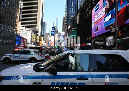März 2020 - New York, New York, USA - Times Square ohne Touristen, ohne Unterhaltung.Zentrum der Polizeistation während COVID19, Midtown Manhattan Abschnitt von New York City (Kreditbild: © Kat Gawin/ZUMA Wire/ZUMAPRESS.com) Stockfoto