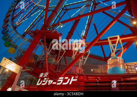 9. Juni 2017: Riesenrad mit bunten Gondeln in Palette Town, Odaiba, Tokio, Japan (Bild: © Sergi Reboredo/ZUMA Wire) Stockfoto