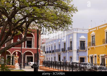 Wunderschöne spanische Kolonialarchitektur im Stadtzentrum von Campeche, Mexiko. Stockfoto