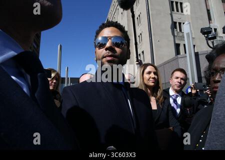 23. April 2020: AKTE: JUSSIE SMOLLETT erlitt am Mittwoch einen weiteren Treffer vor Gericht, als ein Bundesrichter seine böswillige Anklage gegen die Stadt Chicago und mehrere Polizeibeamte warf. Am 26. März 2019 verlässt der Schauspieler JUSSIE SMOLLETT das Gebäude des Leighton Criminal Court, nachdem alle Anklagepunkte in seinem Fall für unordentliches Verhalten fallen gelassen wurden. Smollett wurde beschuldigt, ein Hassverbrechen inszeniert und einen falschen Polizeibericht eingereicht zu haben. (Bild: © Antonio Perez/Chicago Tribune/TNS via ZUMA Wire) Stockfoto