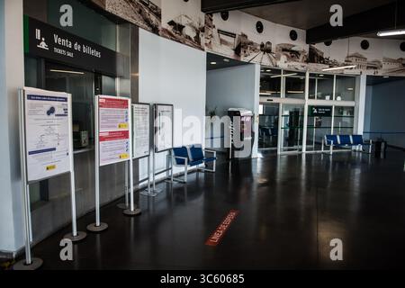 24. April 2020, Yebes, GUADALAJARA, SPANIEN: Der Bahnhof in Yebes, während der COVID-19-Pandemie am 24. April 2020 in Guadalajara, Spanien, völlig leer (Kreditbild: © Joaquin Corchero/AFP7 Via ZUMA Wire) Stockfoto