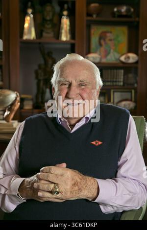2. Juni 2015, Miami Beach, FL, USA: Der ehemalige Miami Dolphins Coach Don Shula in seinem Büro auf der Indian Creek Island in Miami Beach am Dienstag, den 2. Juni 2015. (Kreditbild: © TNS via ZUMA Wire) Stockfoto