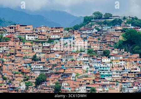 6. Oktober 2018, Caracas, Miranda, Venezuela: Petare in Caracas ist eines der größten und gefährlichsten in Lateinamerika. Hauptstadt der Gemeinde Sucre im Bundesstaat Miranda und einer der 32 Gemeinden im Großraum Caracas. (Bild: © Jimmy Villalta/ZUMA Wire) Stockfoto