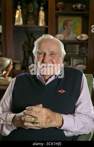 2. Juni 2015, Miami Beach, FL, USA: Der ehemalige Miami Dolphins Coach Don Shula in seinem Büro auf der Indian Creek Island in Miami Beach am Dienstag, den 2. Juni 2015. (Kreditbild: © TNS via ZUMA Wire) Stockfoto