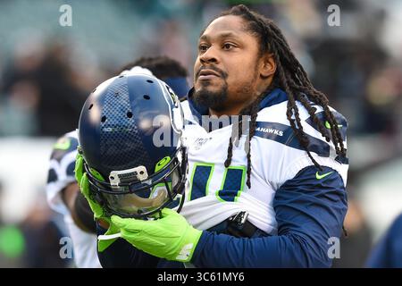 5. Mai 2020: Free Agent Running Back MARSHAWN LYNCH sagt, dass sein Agent mit den Seahawks über eine mögliche Rückkehr nach Seattle diskutiert hat. ABBILDUNG: 5. JANUAR 2020, Philadelphia, Pennsylvania, USA: Seattle Seahawks Running Back Marshawn Lynch (24) wärmt sich vor dem NFC-Wildcard-Matchup zwischen den Seattle Seahawks und den Philadelphia Eagles im Lincoln Financial Field in Philadelphia auf. (Kreditbild: John Middlebrook/CSM via ZUMA Wire) Stockfoto