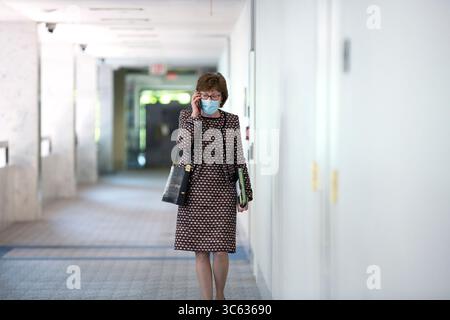 13. Mai 2020, Washington, District of Columbia, USA: Senatorin Susan Collins (Republikanerin von Maine) geht am Mittwoch, den 13. Mai 2020, zum GOP Senate Luncheon im Hart Senate Office Building in Washington D.C., USA. Quelle: Stefani Reynolds/CNP (Bild: © Stefani Reynolds/CNP via ZUMA Wire) Stockfoto