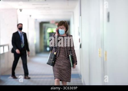 13. Mai 2020, Washington, District of Columbia, USA: Senatorin Susan Collins (Republikanerin von Maine) geht am Mittwoch, den 13. Mai 2020, zum GOP Senate Luncheon im Hart Senate Office Building in Washington D.C., USA. Quelle: Stefani Reynolds/CNP (Bild: © Stefani Reynolds/CNP via ZUMA Wire) Stockfoto