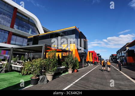 Budapest, Ungarn. 31. Juli 2025. Fahrerlager Atmosphäre - McLaren Wohnmobil. 31.07.2025. Formel-1-Weltmeisterschaft, Rd 14, Großer Preis Von Ungarn, Budapest, Ungarn, Vorbereitungstag. Quelle: James Moy/Alamy Live News Stockfoto