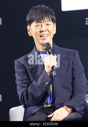 Yokohama, Japan. 31. Juli 2025. Die japanische Kreativdirektorin Kashiwa Sato spricht am Donnerstag, den 31. Juli 2025, auf der dreitägigen Tagung des japanischen E-Commerce-Giganten Rakuten in Yokohama, Tokio, im Vorort Tokio. (Foto: Yoshio Tsunoda/AFLO) Stockfoto