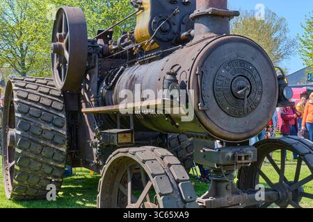 20. April 2025: Limmen-Niederlande: Die in Großbritannien gebaute Foster-Dampftriebmaschine aus Argentinien wird während einer historischen Landwirtschafts- und Maschinenanlage ausgestellt Stockfoto