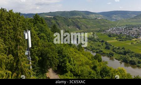 Rundfunkantenne, Internet, 5G, 4G, Signalinfrastruktur. Stockfoto