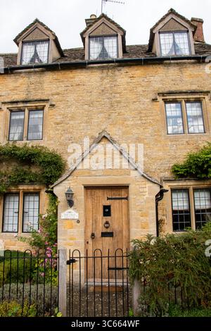 Cotswolds Steinhäuser Gebäude Lower Slaughters Burton-on-the-Water Gartenanlagen Winter Stockfoto