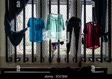 Mai 2020, Süd-Jakarta, Jakarta, Indonesien: Jakarta, Indonesien, 18. Mai 2020: Eine Sportanlage wurde in Jakarta zu einem Heim für Obdachlose umgebaut. Die Einrichtung wurde von der Regierung Jakartas erleichtert, um die Verbreitung des Corona-Virus für Obdachlose in Jakarta zu verhindern. (Bild: © Donal Husni/ZUMA Wire) Stockfoto