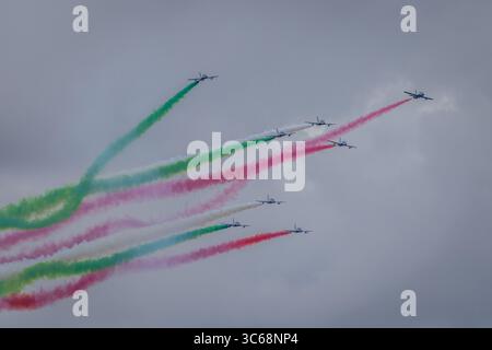 Italienisches Air Force Frecce Tricolori Aerobatic Display Team, Royal International Air Tattoo 2025, RAF Fairford, Gloucestershire, England, Großbritannien Stockfoto