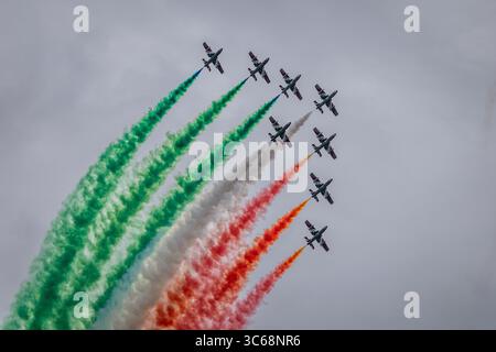 Italienisches Air Force Frecce Tricolori Aerobatic Display Team, Royal International Air Tattoo 2025, RAF Fairford, Gloucestershire, England, Großbritannien Stockfoto