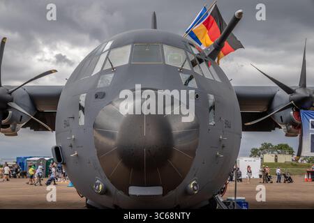 Deutsche Luftwaffe Lockheed Martin C-130J Hercules '55+03', Royal International Air Tattoo 2025, RAF Fairford, Gloucestershire, England, Vereinigtes Königreich Stockfoto