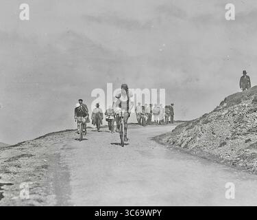 Foto mit Lucien Laval und Omer Taverne während der Tour de France, insbesondere auf dem Col d'Aubisque - 1930 Stockfoto