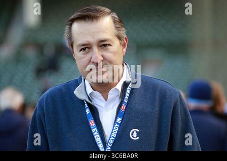 17. April 2018, Chicago, IL, USA: Tom Ricketts, Vorsitzender der Chicago Cubs, bevor am 17. April 2018 ein Spiel gegen die St. Louis Cardinals im Wrigley Field in Chicago begann. (Kreditbild: © TNS via ZUMA Wire) Stockfoto